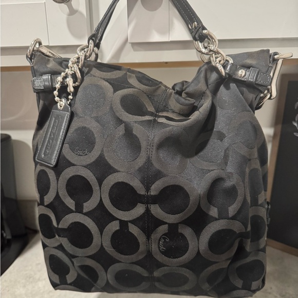COACH Op-Art Brooke Signature Handbag in GUC! - Picture 2 of 9